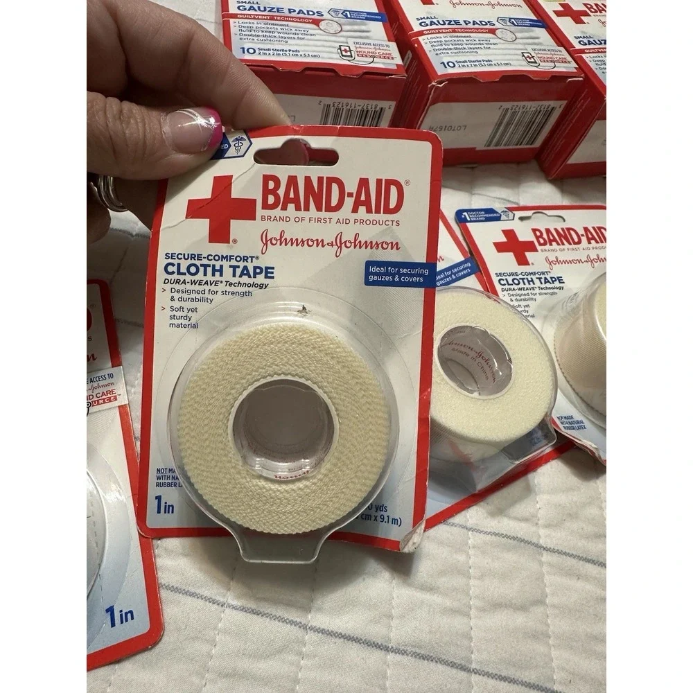 Band-Aid Johnson‎ & Johnson First Aid Lot Gauze Pads Rolled Gauze Cloth Tape New